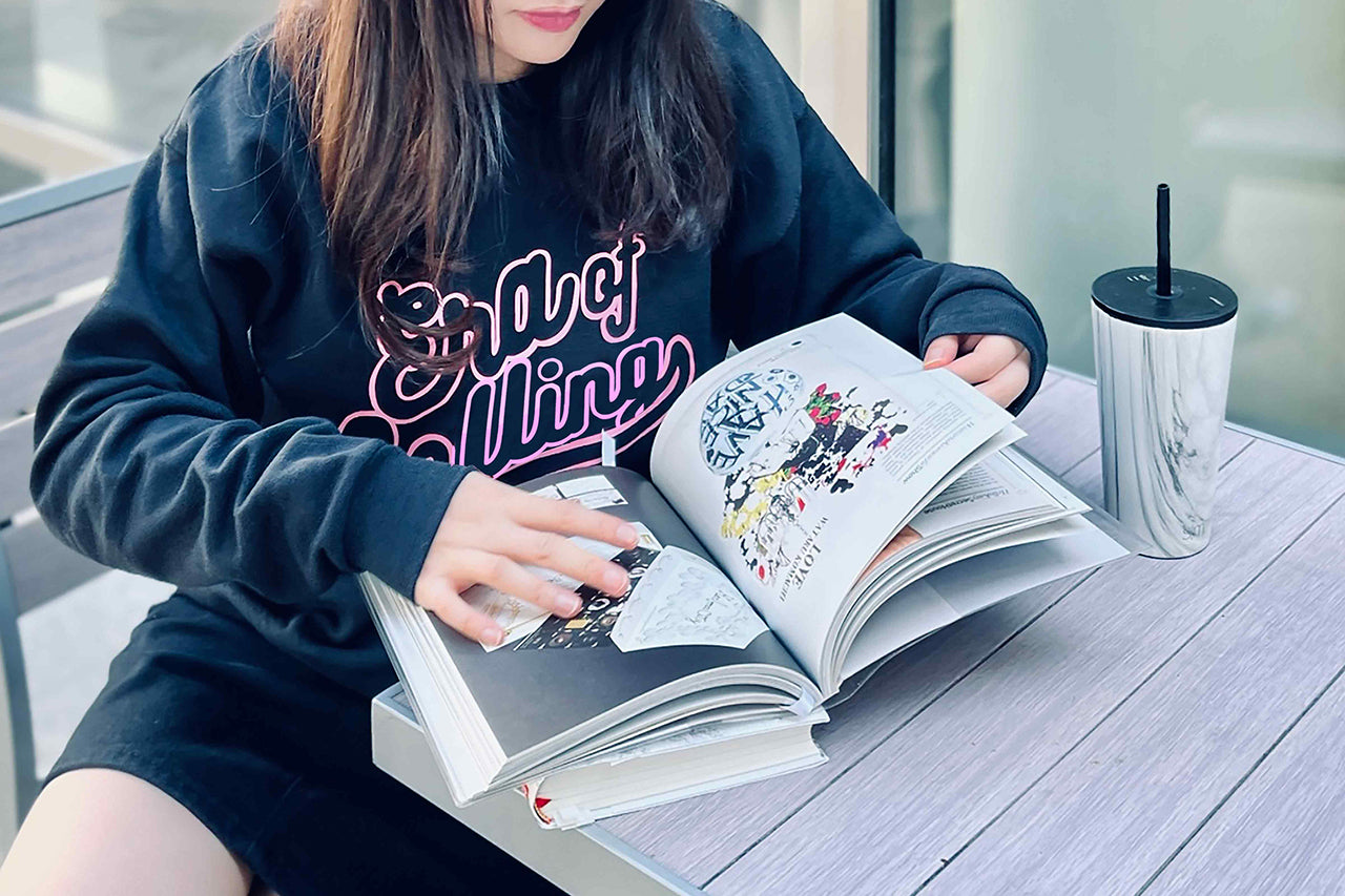 Outlined Women Sweatshirt | black